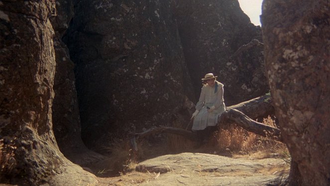 Piknik na Hanging Rock - Z filmu - Christine Schuler