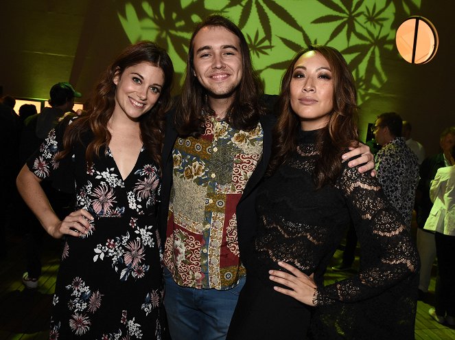 Disjointed - Season 1 - Tapahtumista - Netflix 'Disjointed' Dispensary Activation and Premiere Screening with Reception on August 24, 2017 - Elizabeth Alderfer, Dougie Baldwin, Elizabeth Ho
