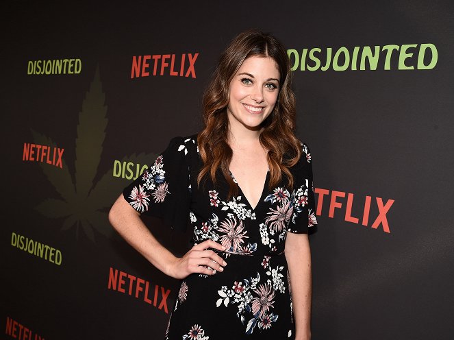 Disjointed - Season 1 - Z akcí - Netflix 'Disjointed' Dispensary Activation and Premiere Screening with Reception on August 24, 2017 - Elizabeth Alderfer