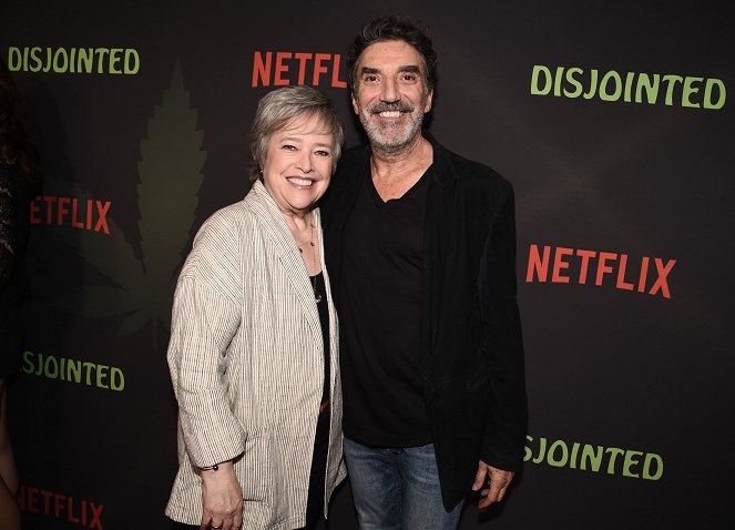 Rodzina w oparach - Season 1 - Z imprez - Netflix 'Disjointed' Dispensary Activation and Premiere Screening with Reception on August 24, 2017 - Kathy Bates, Chuck Lorre