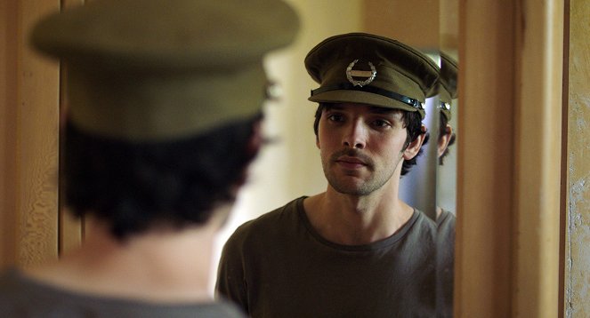 Waiting for You - Do filme - Colin Morgan