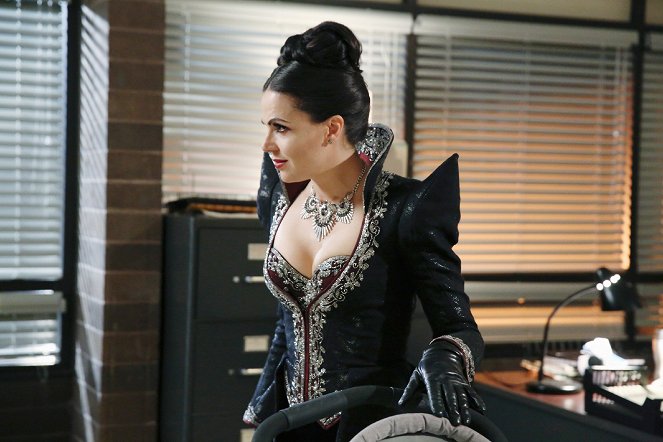 Once Upon a Time - Shattered Sight - Photos - Lana Parrilla