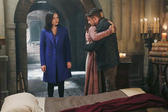 Once Upon a Time - Heroes and Villains - Photos - Lana Parrilla, Sean Maguire