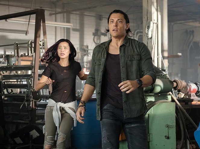The Gifted - eXit strategy - Van film - Jamie Chung, Blair Redford