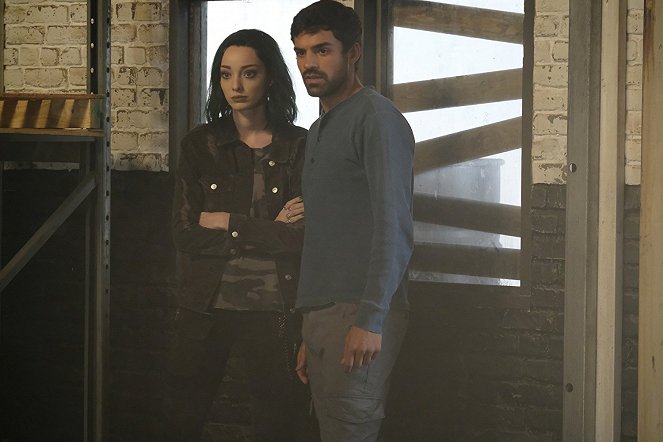 The Gifted - boXed in - Photos - Emma Dumont, Sean Teale