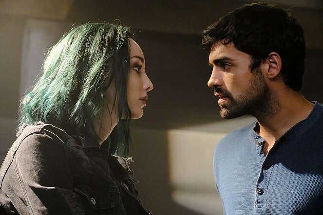 The Gifted - boXed in - De filmes - Emma Dumont, Sean Teale