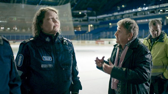 Myrskyn jälkeen - Suomi on elämänsä kunnossa - De la película - Kaarina Hazard, Allan Tuppurainen