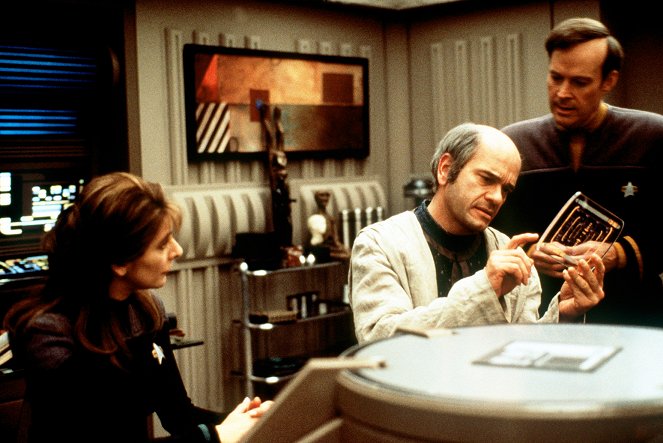 Star Trek: Voyager - Season 6 - Elämänlanka - Kuvat elokuvasta - Marina Sirtis, Robert Picardo, Dwight Schultz
