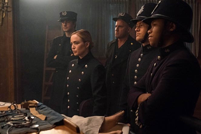 Legends of Tomorrow - Return of the Mack - Photos - Brandon Routh, Caity Lotz, Dominic Purcell, Nick Zano, Franz Drameh