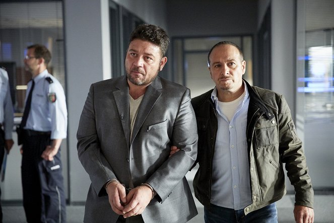 Alarm für Cobra 11 - Die Autobahnpolizei - Season 23 - Unter Brüdern - Filmfotos - Leonardo Nigro, Erdogan Atalay