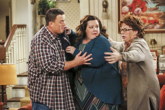 Mike & Molly - The Book of Molly - Photos - Billy Gardell, Melissa McCarthy, Rondi Reed