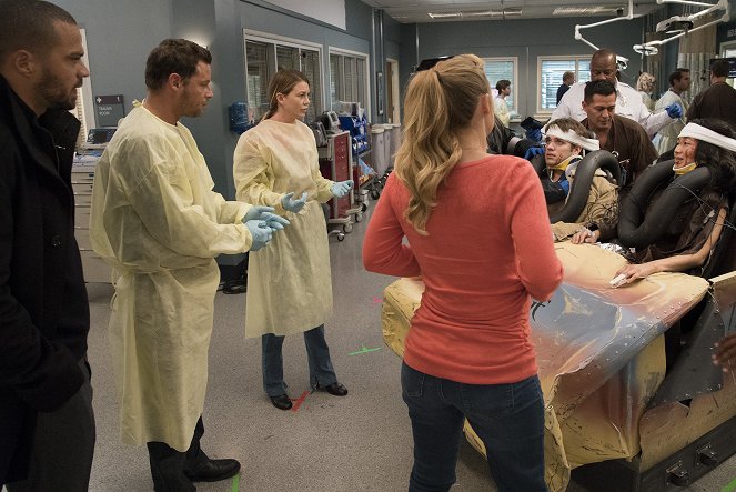 Grey's Anatomy - Who Lives, Who Dies, Who Tells Your Story - Photos - Jesse Williams, Justin Chambers, Ellen Pompeo