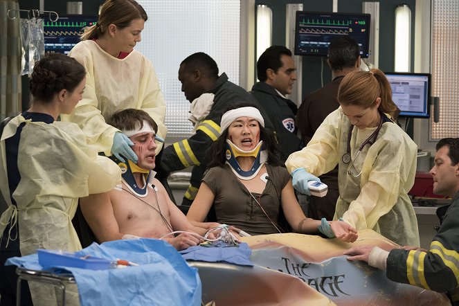 Grey's Anatomy - Who Lives, Who Dies, Who Tells Your Story - Photos - Ellen Pompeo, Sarah Drew