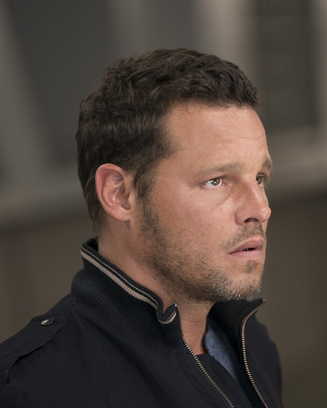 Grey's Anatomy - Who Lives, Who Dies, Who Tells Your Story - Photos - Justin Chambers