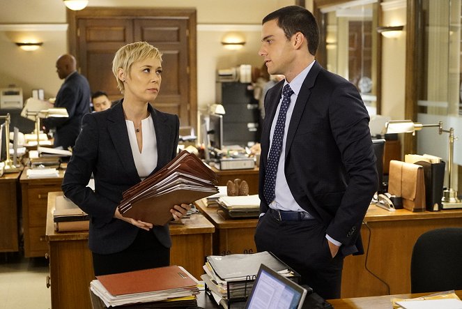 How to Get Away with Murder - Season 4 - Nobody Roots for Goliath - Photos - Liza Weil, Jack Falahee