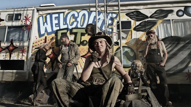 Z, mint zombi - A New Mission: Keep Moving - Filmfotók - Gracie Gillam
