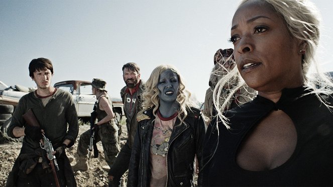Z, mint zombi - A New Mission: Keep Moving - Filmfotók - Nat Zang, Keith Allan, Tara Holt, Kellita Smith