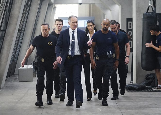 S.W.A.T. - Pilot - Photos - Peter Onorati, Patrick St. Esprit, Stephanie Sigman, Shemar Moore