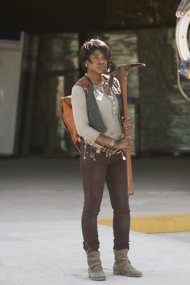 Fear The Walking Dead - Season 3 - El Matadero - Kuvat elokuvasta - Edwina Findley