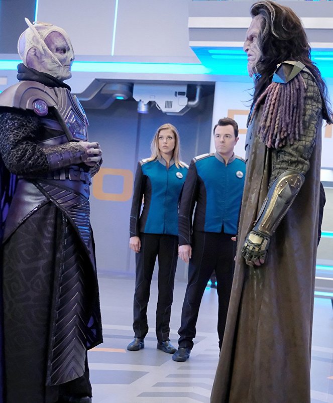 The Orville - Armors Dolch - Filmfotos - Adrianne Palicki, Seth MacFarlane, Derek Mears