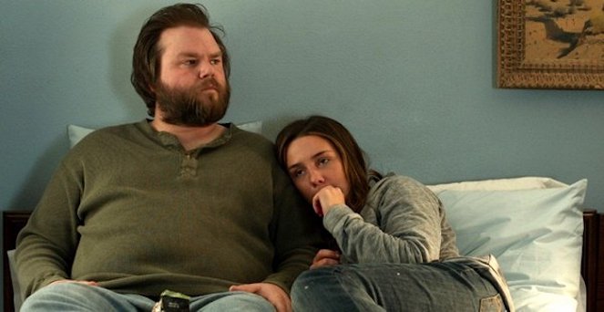 Drużba nie żyje - Z filmu - Tyler Labine, Addison Timlin