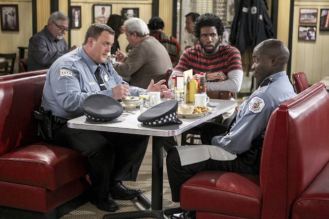 Mike & Molly - To Have and Withhold - Photos - Billy Gardell, Nyambi Nyambi, Reno Wilson