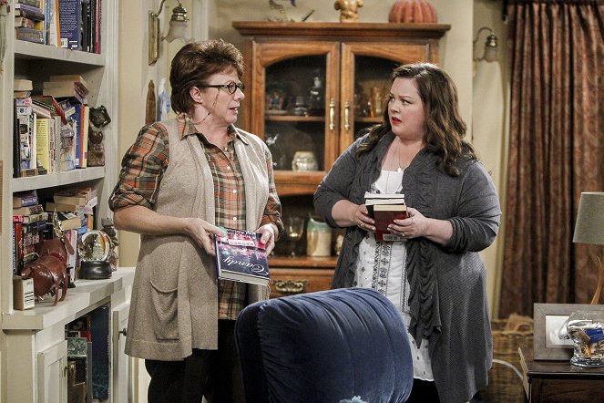 Mike & Molly - Season 5 - To Have and Withhold - Photos - Rondi Reed, Melissa McCarthy