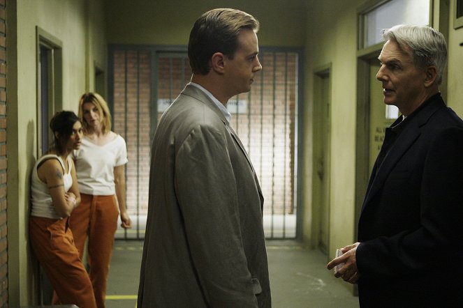Agenci NCIS - Season 6 - W klatce - Z filmu - Sean Murray, Mark Harmon