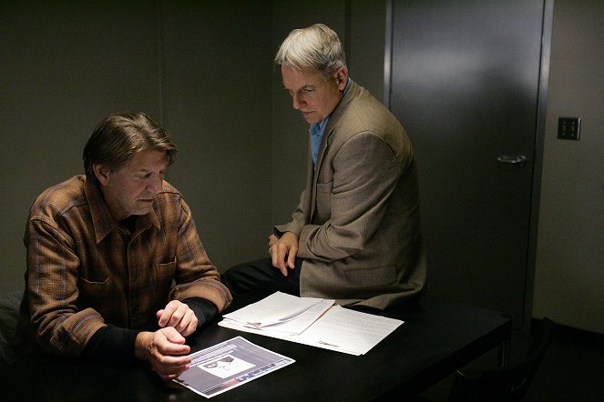 NCIS - Námorný vyšetrovací úrad - Tichá noc - Z filmu - Peter Coyote, Mark Harmon
