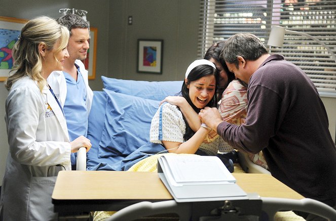 Grey's Anatomy - Shiny Happy People - Photos - Jessica Capshaw, Justin Chambers