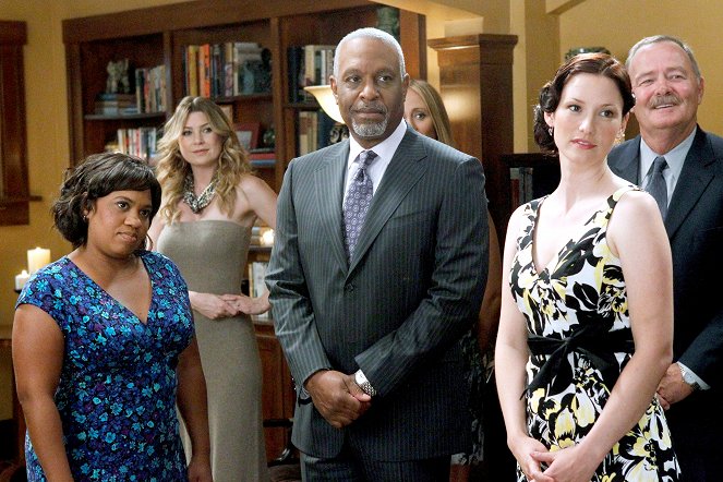 Grey's Anatomy - With You I'm Born Again - Photos - Chandra Wilson, Ellen Pompeo, James Pickens Jr., Chyler Leigh