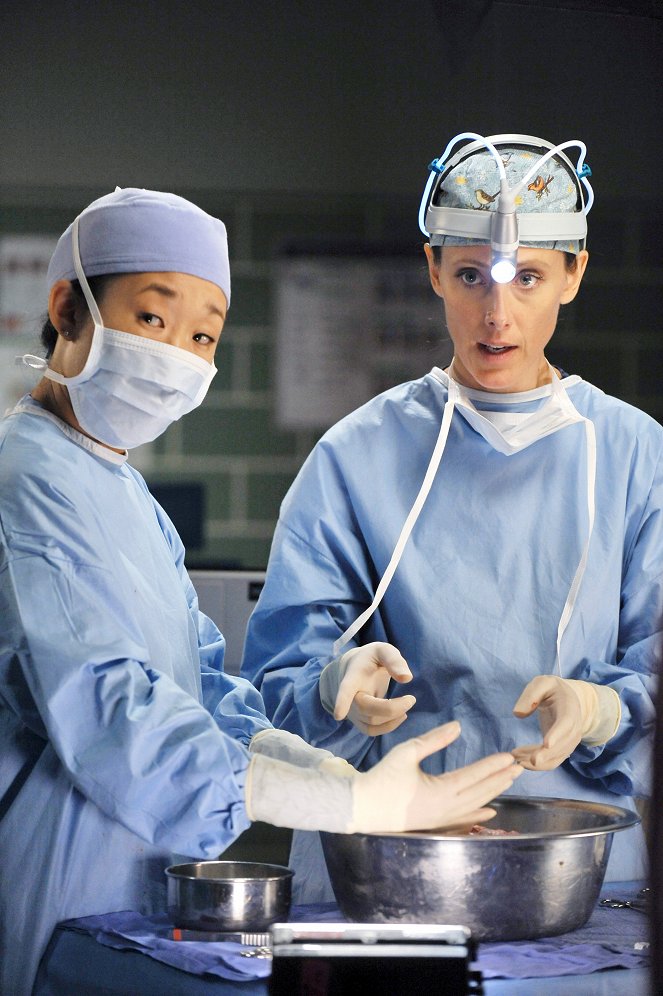 Grey's Anatomy - Die jungen Ärzte - Season 7 - Vom Blitz getroffen - Filmfotos - Sandra Oh, Kim Raver