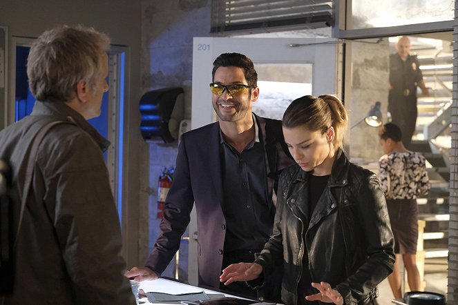 Lucifer - Season 3 - Off the Record - Photos - Tom Ellis, Lauren German