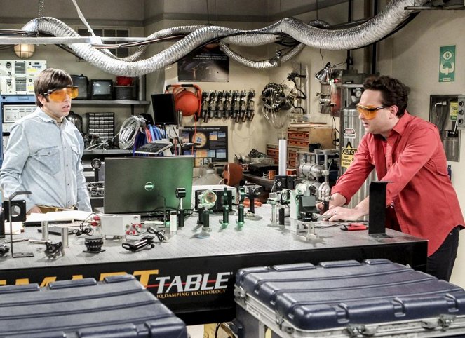 The Big Bang Theory - The Tesla Recoil - Photos - Simon Helberg, Johnny Galecki