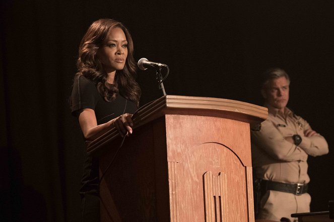 Riverdale - Chapter Seventeen: The Town That Dreaded Sundown - Photos - Robin Givens