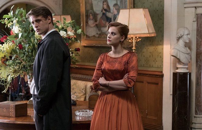 La Maison biscornue d'après Agatha Christie - Film - Max Irons, Stefanie Martini