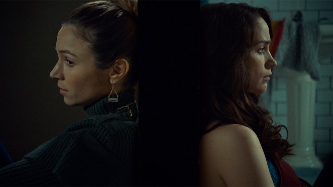 Wynonna Earp - Season 2 - Let’s Pretend We’re Strangers - Filmfotos - Dominique Provost-Chalkley, Melanie Scrofano