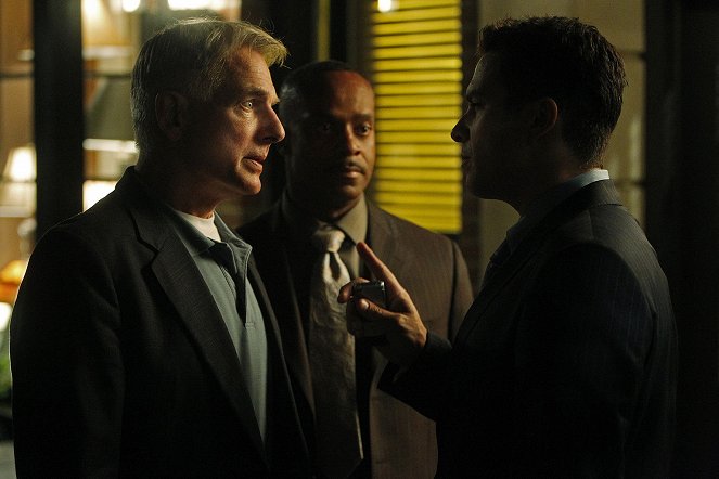 Agenci NCIS - Season 8 - Pająk i mucha - Z filmu - Mark Harmon, Rocky Carroll, Marco Sanchez