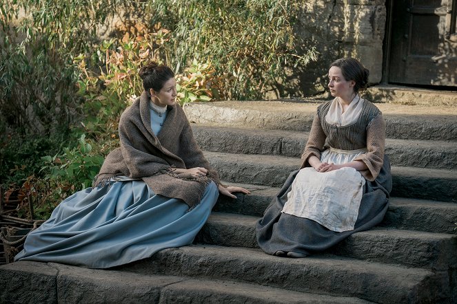 Outlander - Season 3 - First Wife - Photos - Caitríona Balfe, Laura Donnelly