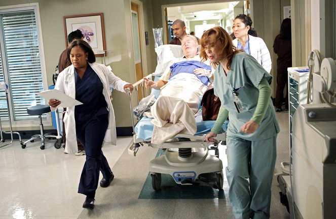 Grey's Anatomy - Can't Fight Biology - Photos - Chandra Wilson, Christian Clemenson, Sandra Oh