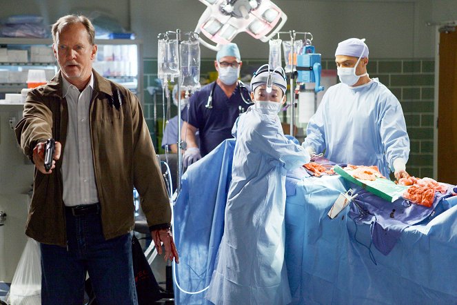 Grey's Anatomy - Death and All His Friends - Photos - Michael O'Neill, Sandra Oh, Jesse Williams