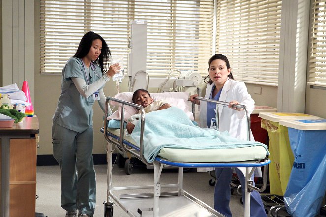 Grey's Anatomy - Sanctuary - Photos - Gloria Garayua