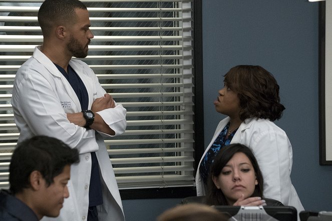 Grey's Anatomy - Season 14 - Out of Nowhere - Photos - Jesse Williams, Chandra Wilson