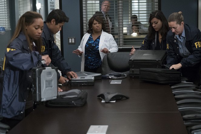 Grey's Anatomy - Out of Nowhere - Photos - Chandra Wilson