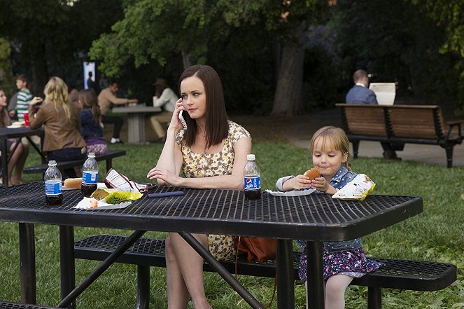 Gilmore Girls: A Year in the Life - Spring - Photos - Alexis Bledel