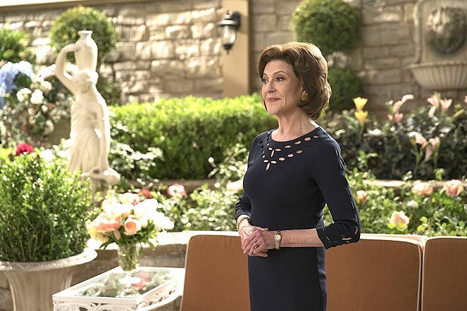 Gilmore Girls: A Year in the Life - Summer - Photos - Kelly Bishop