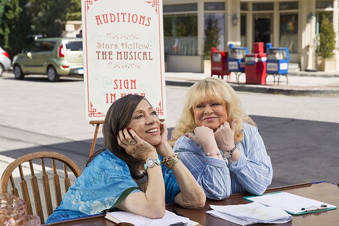 Gilmore Girls: A Year in the Life - Photos - Liz Torres, Sally Struthers