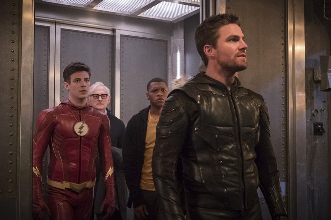 The Flash - Crisis on Earth-X, Part 3 - Photos - Grant Gustin, Victor Garber, Franz Drameh, Stephen Amell