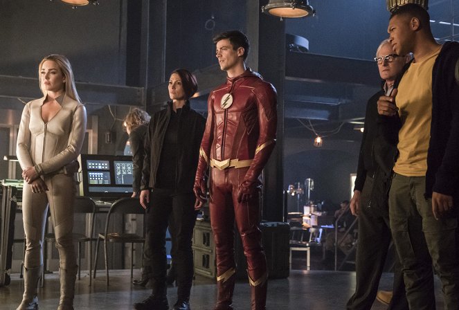 The Flash - Crisis on Earth-X, Part 3 - Photos - Caity Lotz, Chyler Leigh, Grant Gustin, Victor Garber, Franz Drameh