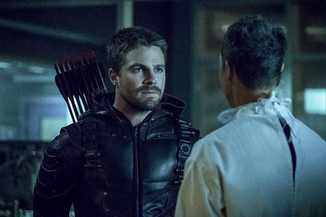 The Flash - Crisis on Earth-X, Part 3 - Van film - Stephen Amell